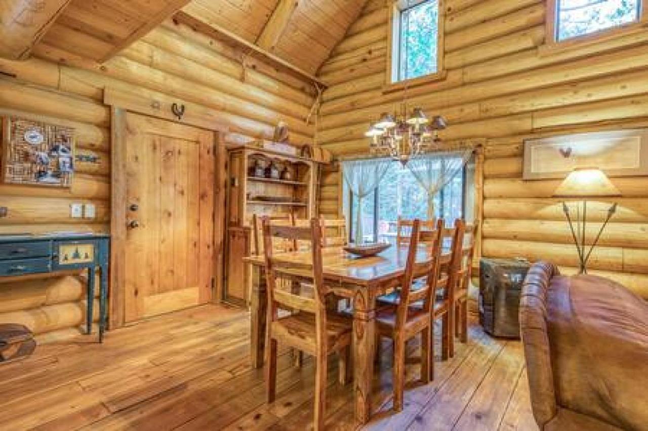 Eagles Nest - Natural Log Cabin With Guest House Айділлвайлд Екстер'єр фото