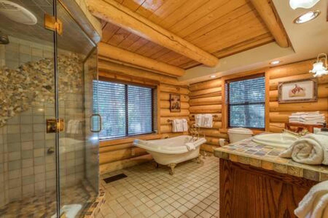 Eagles Nest - Natural Log Cabin With Guest House Айділлвайлд Екстер'єр фото
