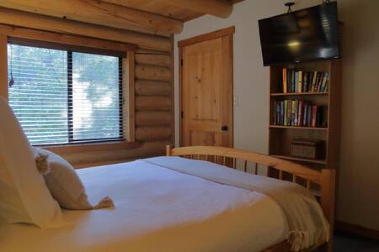 Eagles Nest - Natural Log Cabin With Guest House Айділлвайлд Екстер'єр фото